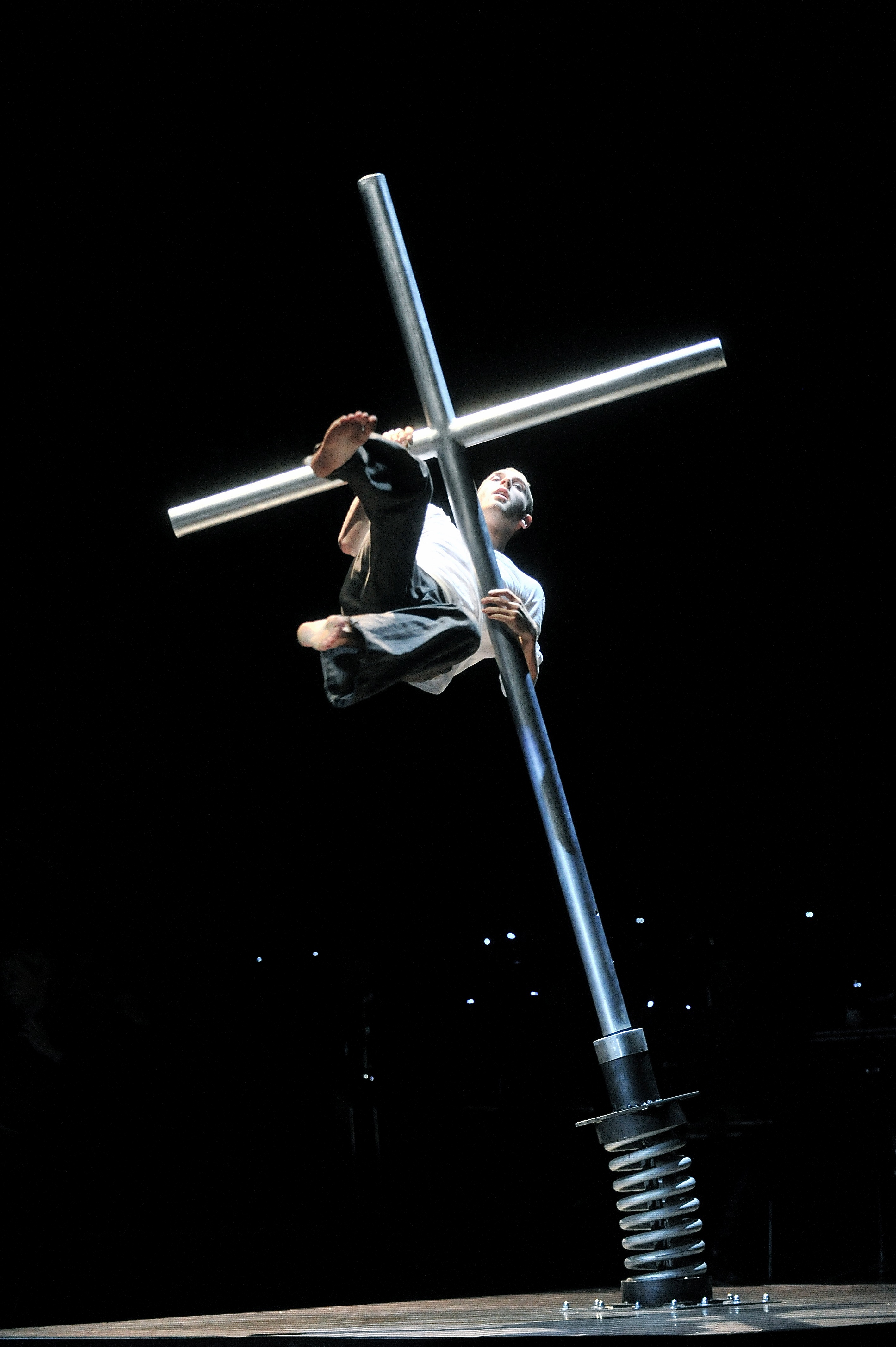 ADN_Dialect©2010_Requiem_Nathan_on_cross